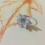 Anello con fiore